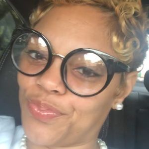 Meet your Posher, Lakeisha